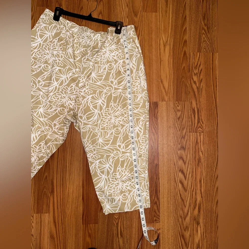 N Touch plus size capris - Picture 2 of 4